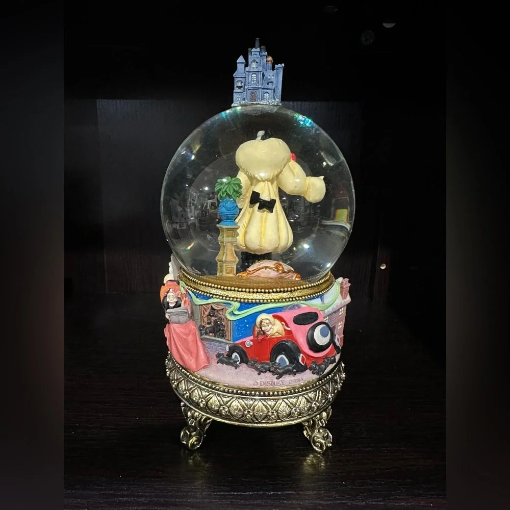 Walt Disneys Masters of Animation: Marc Davis '101 Dalmations Musical Snow Globe
